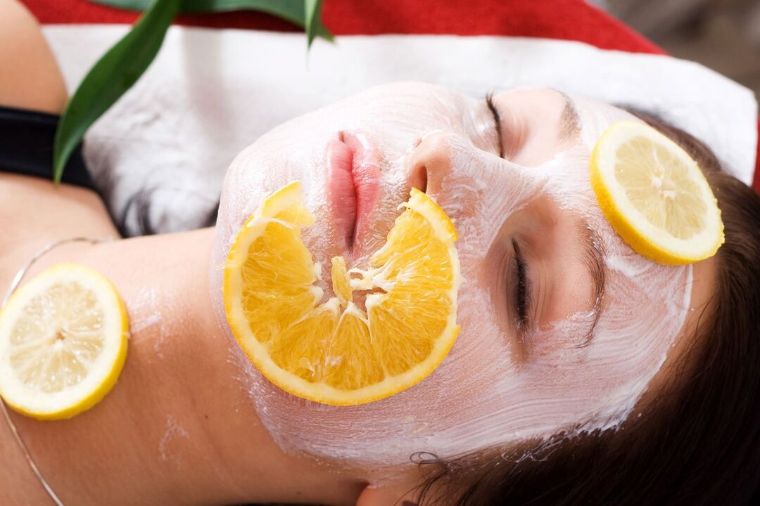 facial mask with fruits to rejuvenate the skin